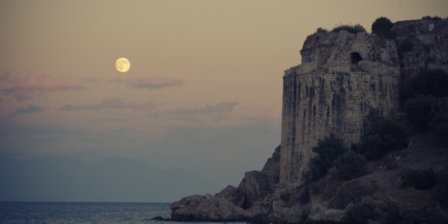 Fullmoon at Koroni Kastro