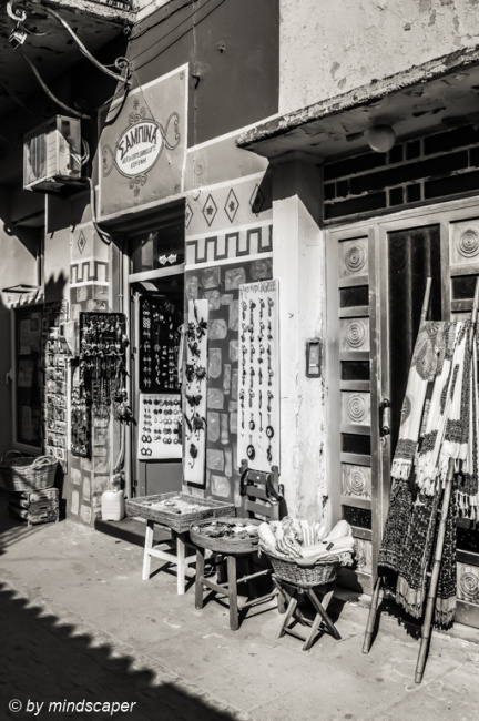 Sabina Shop - Koroni in Black & White