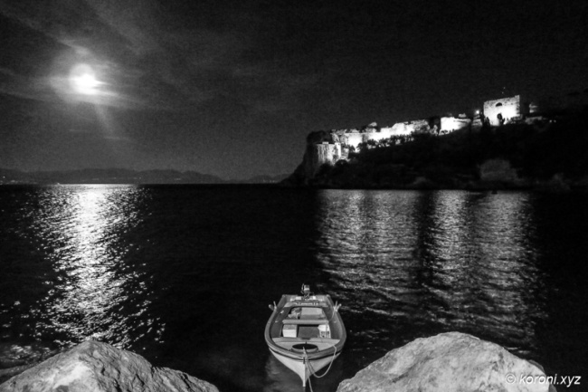 Fullmoon at Kastro